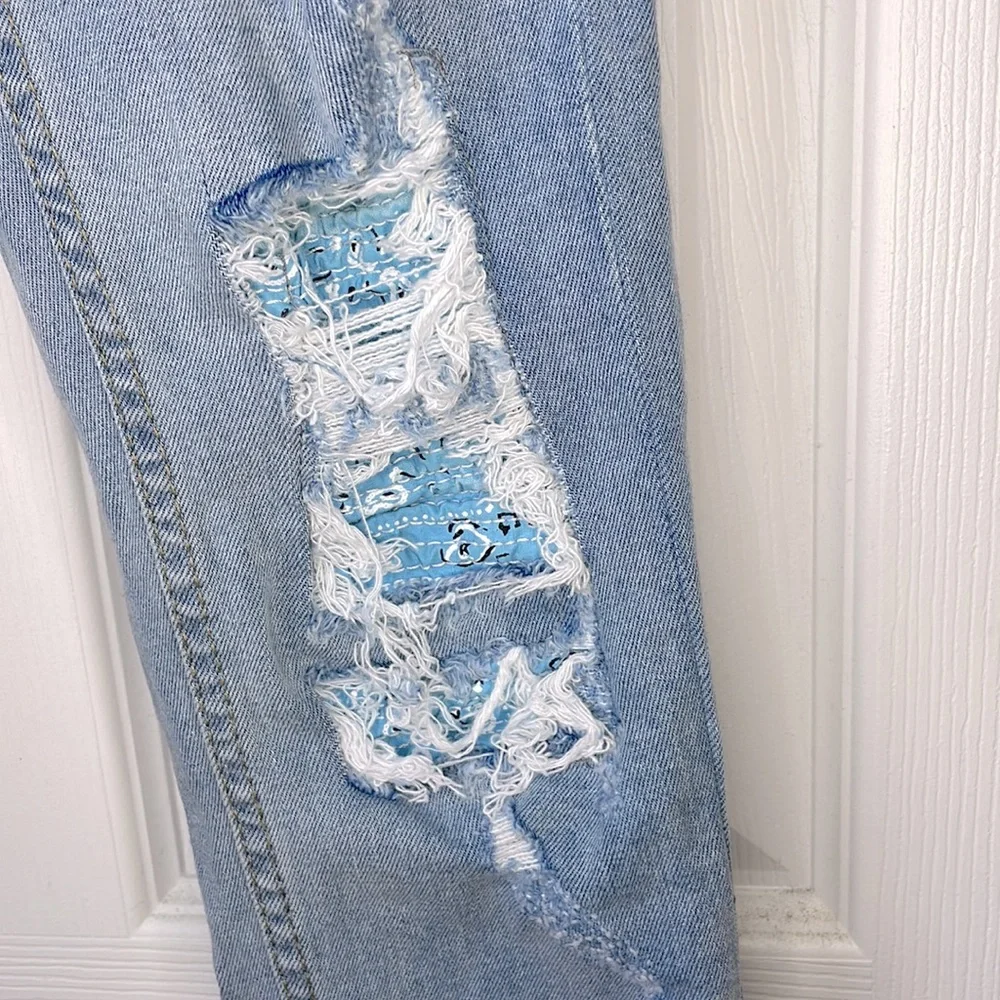 SUPER SKINNY BANDANA RIP AND REPAIR JEANS‎